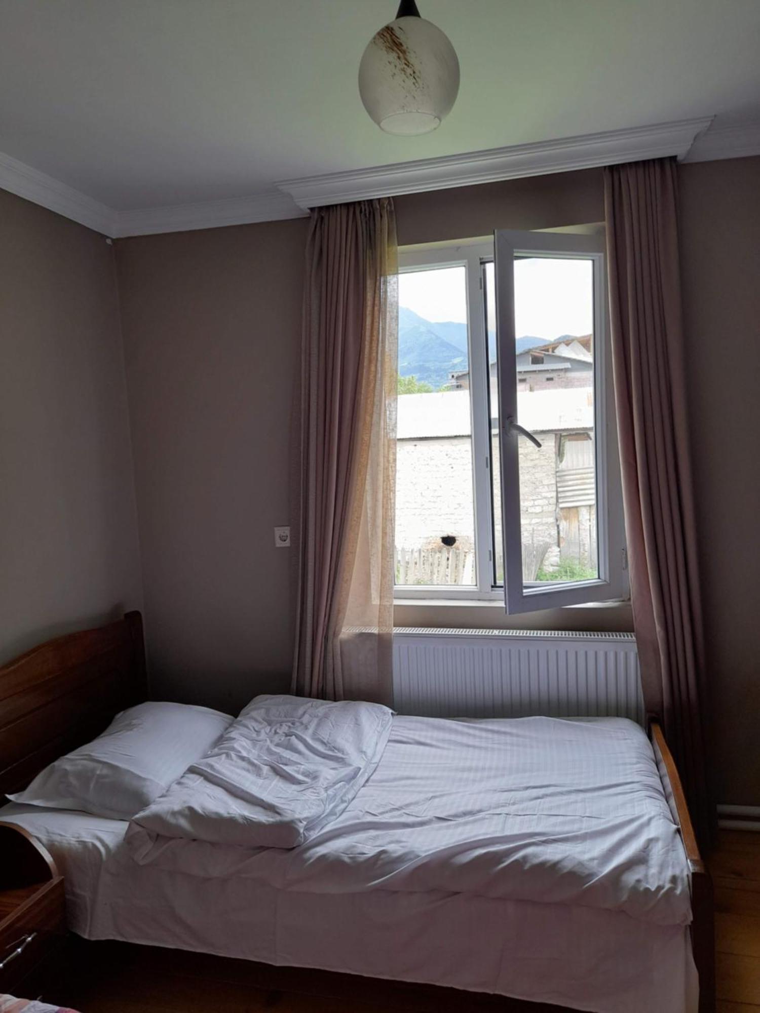 House Mon Amie Hotel Mestia Buitenkant foto